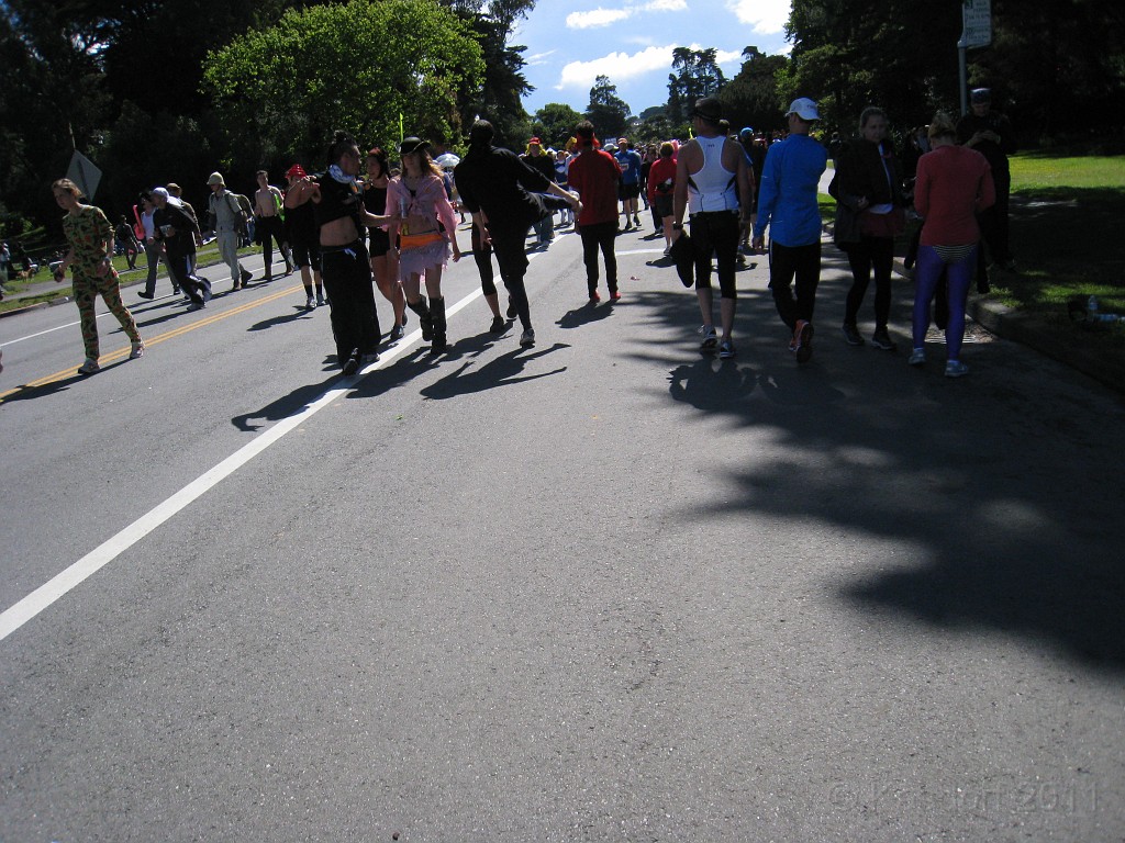 2011 Bay to Breakers Sunday 0715.JPG - I was able to participate in the 2011, 100th anniversary of the San Francisco Bay to Breakers 12K race. A great weekend for sight seeing and racing.